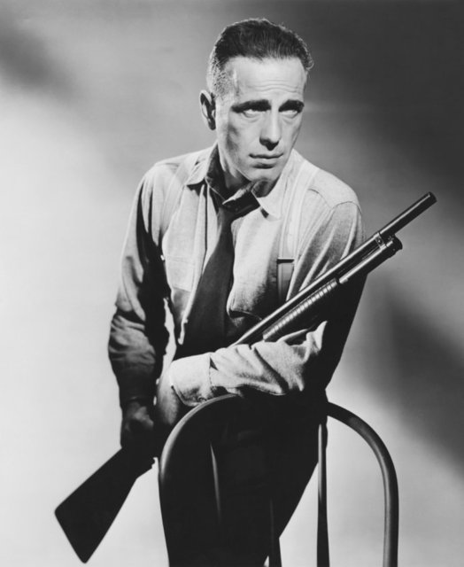 Daha sonra aralarında yaşanan gizli aşkın ilk yıllarında, Bogart, Bacall'a altın bir düdük alarak randevularını jestle onurlandırmak istemiş.
