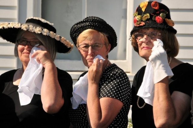 Bu kadınlar, para karşılığında cenazelere katılıp ağlıyorlar. Özellikle ABD'de bu hizmeti veren pek çok kişi bulunuyor.