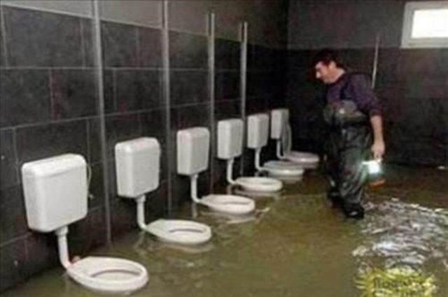 Tuvalet Pompacısı - Hergün başkalarının dışkılarıyla muhatap olmak pek de hoş olmasa gerek.