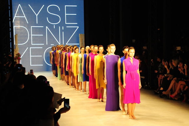 AYŞE DENİZ YEĞİN DEFİLESİ