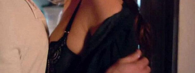 Jennifer Lopez, 'The Boy Next Door' filminde başrolü paylaştığı Ryan Guzman ile 'Latina' dergisi için objektif karşısına geçti.