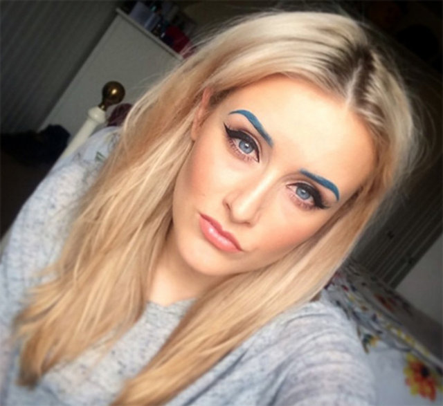 Kendinizi ne kadar cesur buluyorsunuz? Çünkü yeni moda akımı renkli kaş, cesaret istiyor... Ortaya çıkan sonuç güzel mi değil mi siz karar verin...