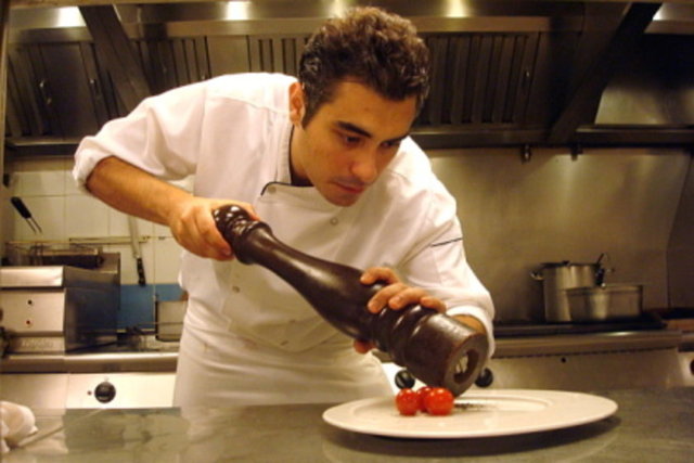 Ne de olsa hiçbir kadın kendisi için hazırlanmış bir akşam yemeğine hayır diyemez.