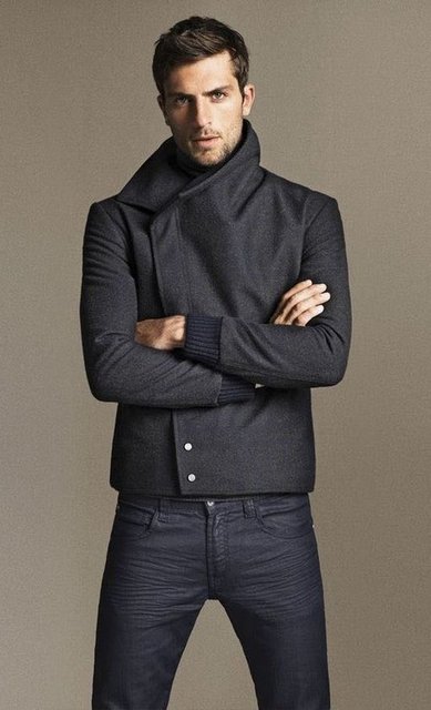 Konuşurken araya girerek yeni sorular sorup anlattıklarıyla ilgilendiklerini gösteren