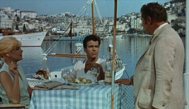 Film bol miktarda eski İstanbul görseli de içerdiğinden, meraklıların kaçırmaması gerekiyor.