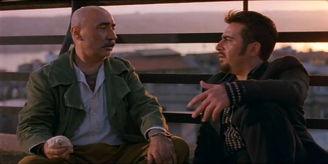 5. Eşkiya (1996) - Baran 35 yıl hapis yattıktan sonra serbest kalır, köyüne döndüğünde sevgilisi Keje'nin, arkadaşı tarafından İstanbul'a kaçırıldığını öğrenen Baran arkadaşından intikam almak için İstanbul'a yola çıkar.