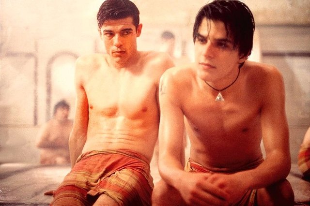1. Hamam (1997) - Evli bir çift olan Marta ve Francesco Roma'da ufak bir dizayn atölyesi işletmektedirler. Francesco'nun halası Anita'nın ölümü, kendisine miras kalan hamamın satış işlemleri için İstanbul'a seyahat etmesine sebep olmuştur.