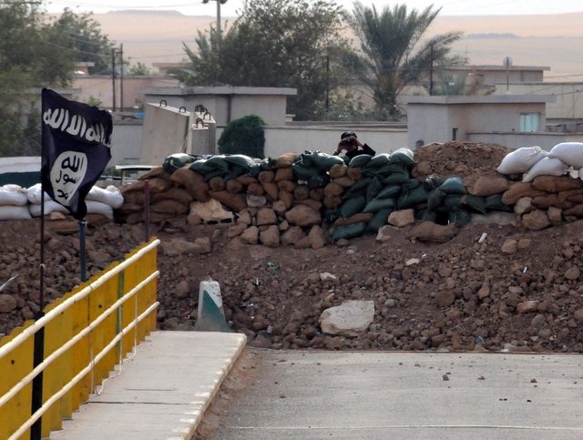 Kerkük'ün stratejik konumda bulunan Hawice Bölgesi'nde bazı bölgeleri kontrol eden IŞİD ile peşmerge güçleri arasında Dukan Çayı üzerindeki köprüler bulunuyor.