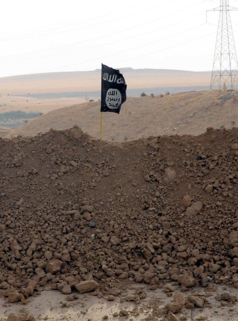 Koalisyon güçlerinin son zamanlarda hava saldırılarını artırması Molla Abdullah bölgesindeki IŞİD militanlarının gizlenmek için yeni yerler bulmak zorunda bıraktı.