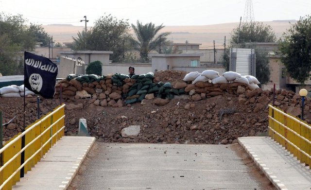 Irak'ın en tehlikeli ve her an çatışmanın yaşanabileceği yeri olarak bilindiği için sivillere kapatılan Molla Abdullah Bölgesi'ndeki IŞİD militanları görüntülendi.