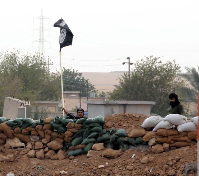 Haziran ayında Irak'ın en büyük ikinci kenti olan Musul'u ele geçirdikten sonra ülkenin orta kesimlerine doğru ilerleyen IŞİD mitilanları Kerkük'ün çevresindeki çok sayıda bölgeyi de ele geçirdi.