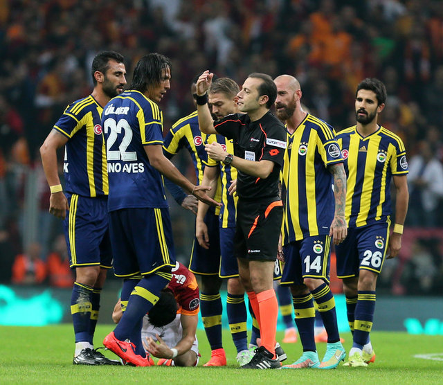 Dilmen, "Hiç uzatmaya gerek yok. Bruno Alves'in biletini kesip yollayacaksın. Alves hakeme resmen "Beni at" dedi. Bir takıma yapılabilecek en büyük saygısızlık bu" dedi.