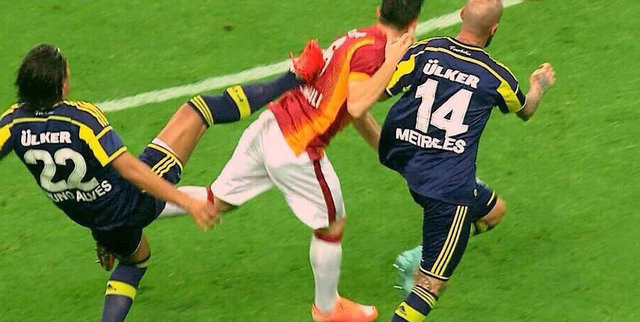 -Bruno Alves bir daha bu formayı giyerse yuhalarım!!