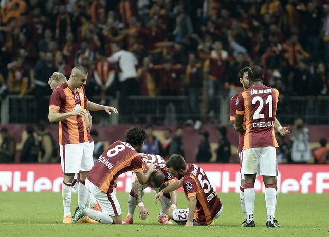 -Sneijder'i soyunma odasına götürün, maç bitti, gol atmasın artık