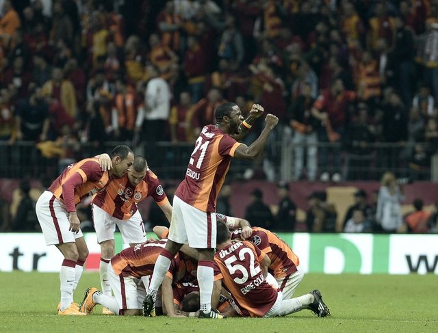 -Bi gülüşü var sanırsın ki Sneijder 90'dan iki gol atmış.