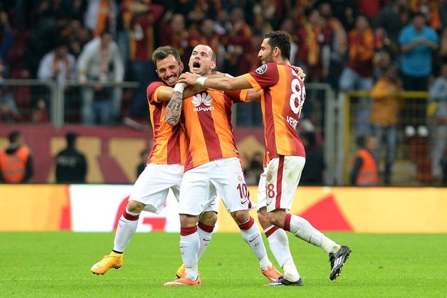 -Sneijder büyük oyuncu ve büyük maçı aldı. Sende daha büyüğü vardı 2 sene önce saçma sapan sebeplerle egon yüzünden gönderdi. Ötesi yok