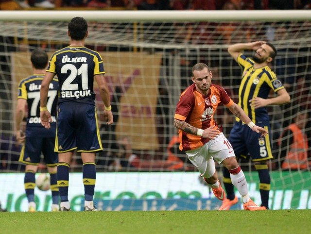 Gecenin yıldızı, GSTV'ye yaptığı açıklamada ise, "Volkan Demirel, maçın başından sonuna kadar zaman geçirmek için elinden geleni yaptı. Ben de son dakikalarda attığım iki golle Volkan'ı cezalandırdım" dedi.