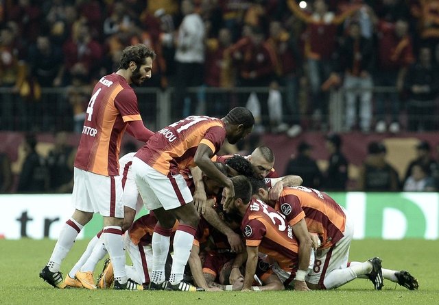 -Sneijder şut antrenmanı yapıyor resmen