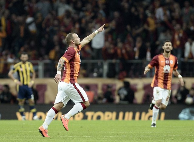 - Avrupa'nın önde gelen basın kuruluşları, Galatasaray'ın Fenerbahçe karşısında aldığı 2-1'lik galibiyetin mimarı Hollandalı Wesley Sneijder'i derbi haberlerinde ön plana çıkardı.