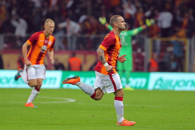 -  -  - Sneijder'in son dakikalarda ceza sahası dışından kaydettiği harika gollerle takımını galibiyete taşıdığı belirtildi.