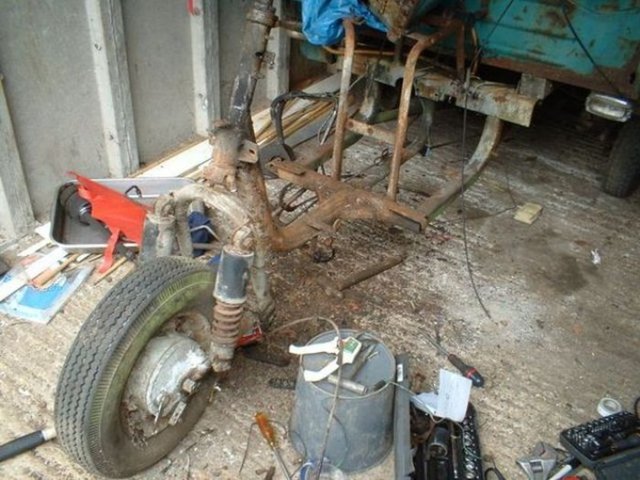 Eski bir Rus mobileti İngiliz bir adam tarafından eve dönüştürüldü.