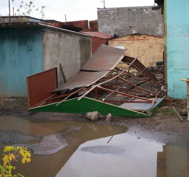 Moskova'da yaşayan bir adam, emlakçı ve ev fiyatlarından sıkılınca kendine bir alternatif üretti ve kendi evini inşa etti...