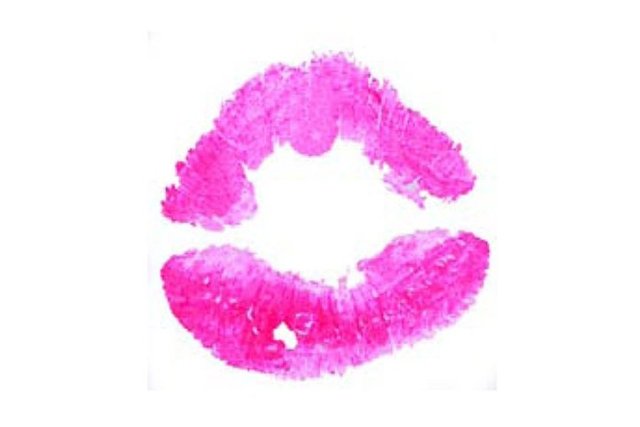 ÜÇGEN DUDAK İZİ -  - Ne söylüyor: Başarılı olmaları için başkalarına yardım edersiniz  - Çok yardımseversiniz.Başkalarının yetenek ve becerilerini fark eder ve onların da bunu fark etmesi için yardım edersiniz.