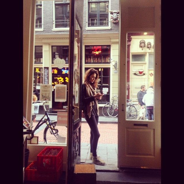 AYŞE ÖZYILMAZEL  - Kapıdaki kız