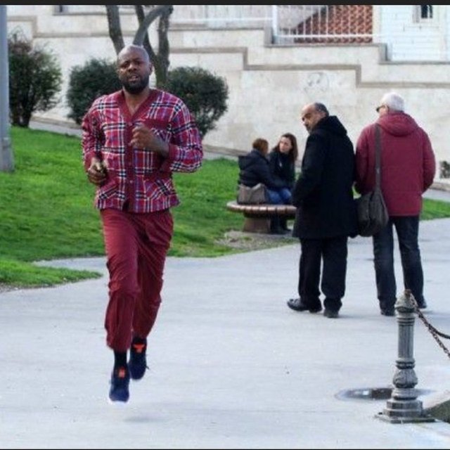 PASCAL NOUMA  - Gunaydın.. Sabah radyoya geç kalınca ben :)