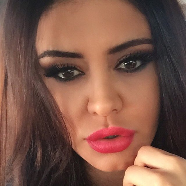 EBRU POLAT  - Ruj sürmeyi beceremeyen canlı E.P.