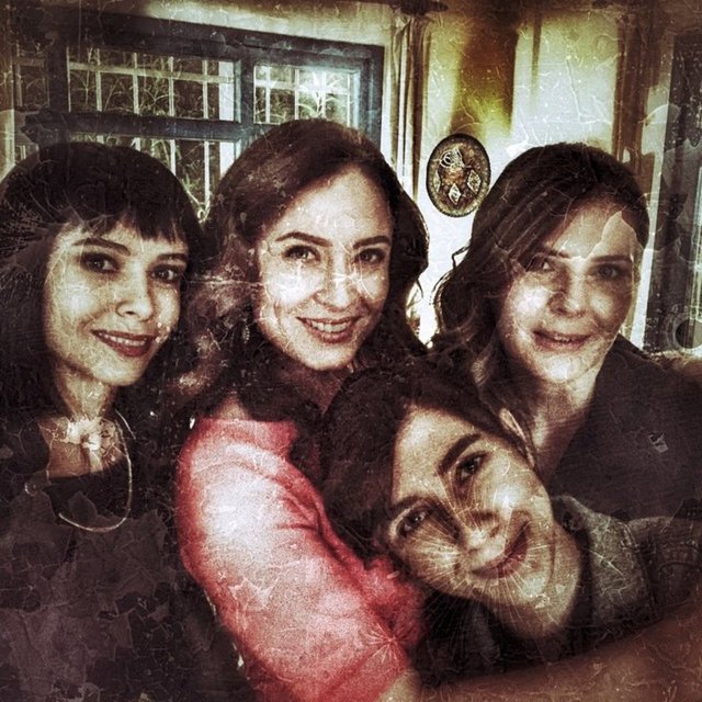 CEYDA DÜVENCİ  - Bütün kızlar toplandık...