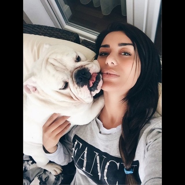 EBRU ŞANCI  - Annemin üstüne çökmeyi sizden öğrenecek değiliz