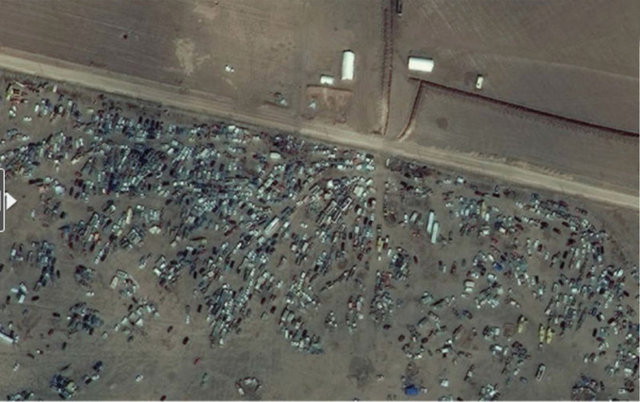 15 Ekim'de Birleşmiş Milletler uydusuna yansıyan fotoğrafta Türkiye'ye geçmeye çalışan birçok araç ve binlerce insan olduğu görülüyor.