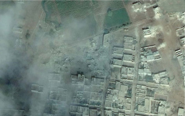40 günde ağır silahlı IŞİD'in saldırılarıyla kentin nasıl tahrip olduğu uydu görüntüsüne 15 Ekim'de böyle yansıyor. Kobani'de adeta taş üstünde taş kalmıyor.