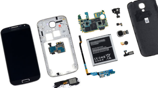 Batarya ve Kart Yuvası Temizliği:  - Cep telefonunuz parçalara ayrılabiliyorsa, yine 3 ayda bir telefonu kapattıktan sonra en ince parçalarına kadar ayırmalısınız.