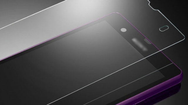 Ekran Koruyucu Film:  Kullanmanın Önemi - Ekran koruyucu filmler, telefon ekranını çiziklerden koruma amacıyla kullanılıyor.