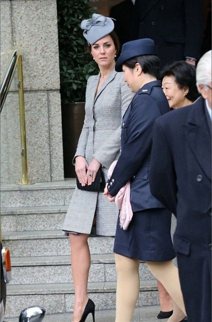 Uzun bir aradan sonra nihayet ortaya çıkan Kate Middleton, hamileliğinden kaynaklanan sabah bulantılarından kurtularak resmi görevlerinin başına dönmüştü. -