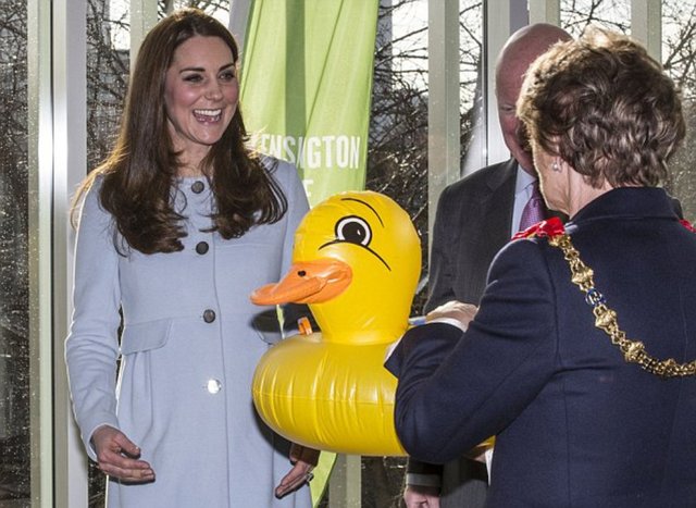 Ancak Avustralya'da yayınlanan bir magazin dergisi, son sayılarının kapağına taşıdığı Middleton'ı fotoşop kurbanı yaptı.