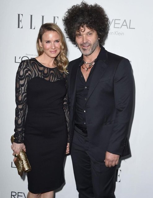 45 yaşındaki yıldızı yanında sevgilisi Doyle Bramhall ile görünce tanıdılar.