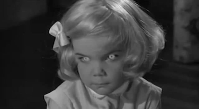 Ben de her özsaygısı olan annenin yapacağını yaptım. Çığlık attım, kapıyı çarpıp gidip babasına bağırdım.  -