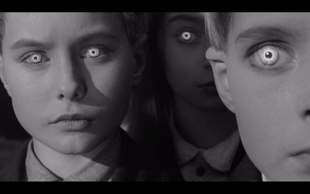 Bir ambulansla gittin ve 7 gün boyunca komada kaldın sonra öldün' dedi. Bunları söyledikten sonra sakince yemeğine devam eden oğlumun komanın ne olduğunu bilmesi ve kaç gün süreceğini söylemesi beni çok şaşırtmıştı. (evet 7 gün boyunca komada kaldım)