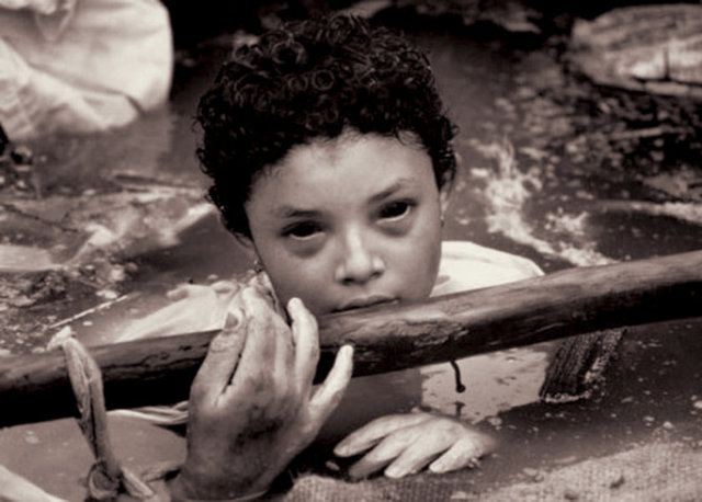 Öte yandan dünyanın dört bir yanından gelen ve çocukların ailelerine anlattığı tüyler ürperten hikayeler internette büyük hızla yayılıyor... İşte o hikayeler: