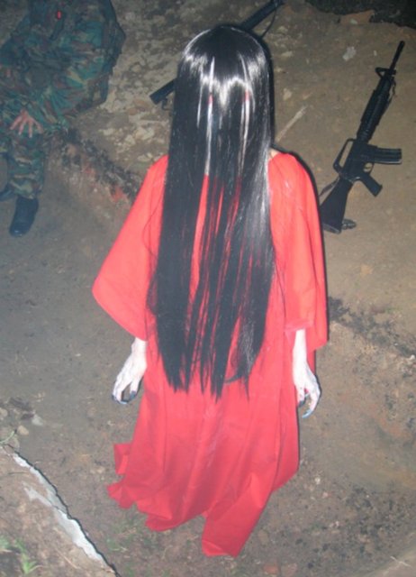 17. Çocuk ( 6 yaşında): Anne, hayaletleri görebiliyorum. Şuan bir tane görüyorum. Anne: Gerçekten mi? Umarım iyi biridir. Çocuk: Çok sayılmaz. Bana seni uykunda bıçaklamamı söyledi. -