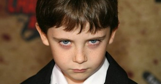 9. Şu an 16 yaşında olan oğlum beş yaşındayken yemek masasında boşluğa bakarak uzun süre daldı. Birkaç kere seslenmeme rağmen uzun süre düzelmeyen oğlum kendine geldiğinde 'Az önce öldüğünü gördüm. Çok hasta oluyordun ve sürekli öksürüyordun.