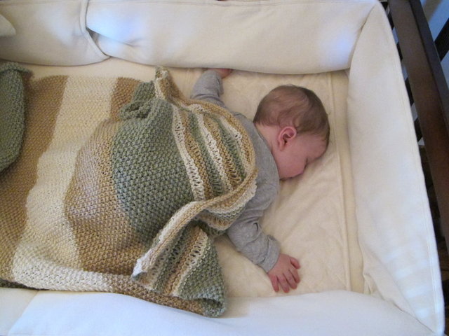 Bebeğin yanına nasıl geldiğini, kimin olduğunu bilmiyordu ve hemen polise haber verdi.