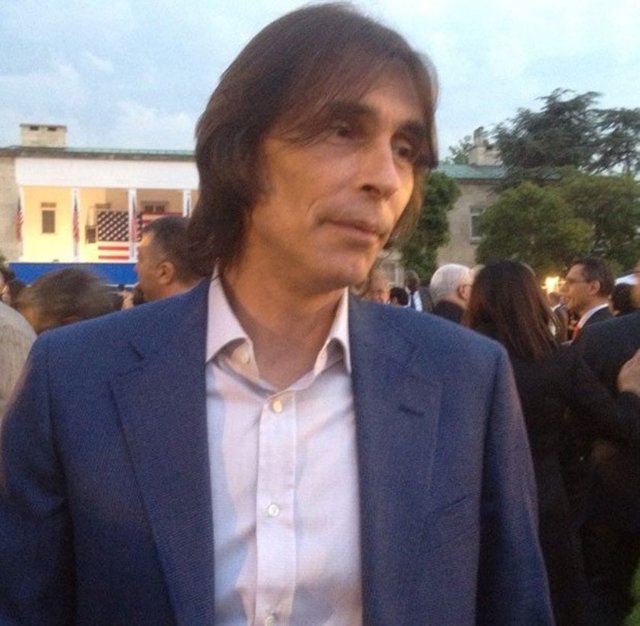 Hürriyet'in haberine göre;kilo veren ve sakallarını kesen Beşikçioğlu, yeni dizi müjdesi verdi.