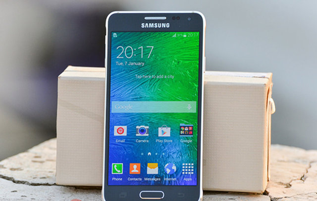 Telefon Türkiye'de 1900 TL civarında bir fiyat ile satışa.