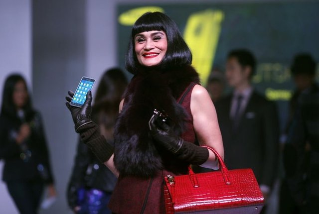 Eylül ayında piyasaya sürülen Samsung Galaxy Alpha'yı sizin için inceledik.