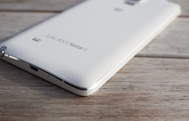 Cihaz, özellikle metal dış kaplaması ile ön plana çıkıyor.