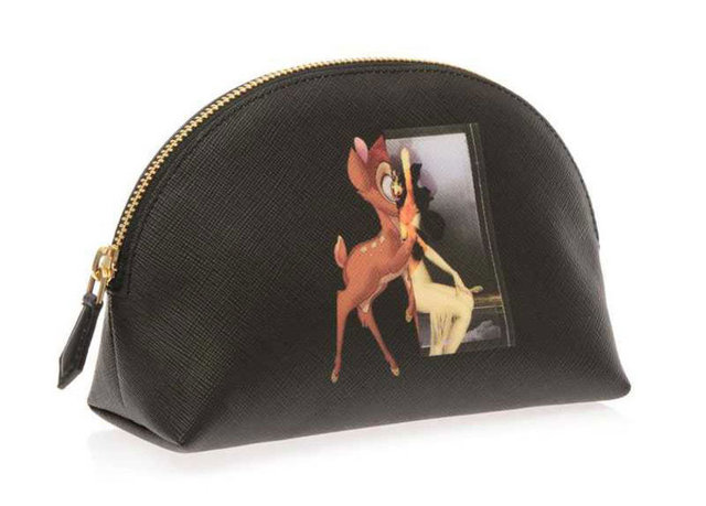 Her şeyden önce, yeni aldığınız ürünleri muhafaza edebileceğiniz yeni bir makyaj çantası ile ödüllendirin kendinizi.